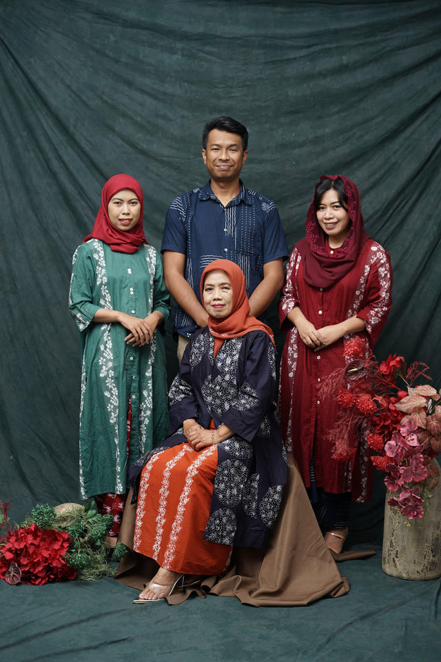 Cafe Explorations and Responsible Fashion: Adinda Retnady’s Family Journey