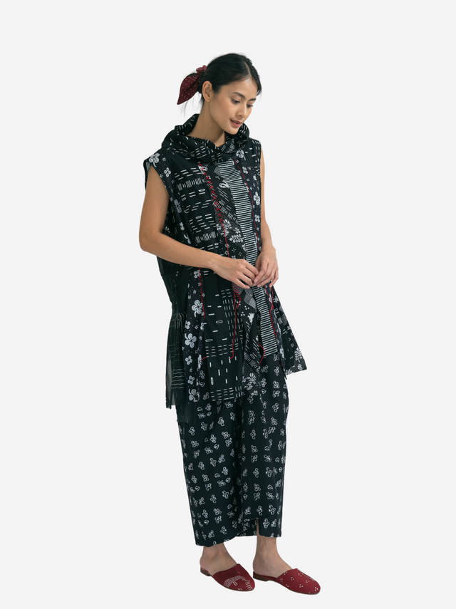 “Nada” - Sleeveless Blouse