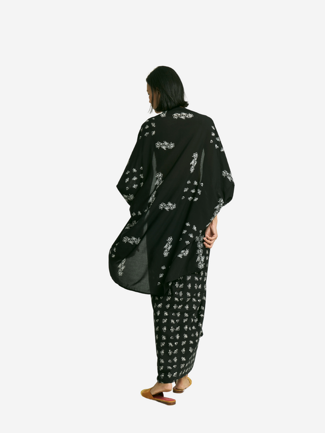 "Untaian Bunga Pencar" - Outer