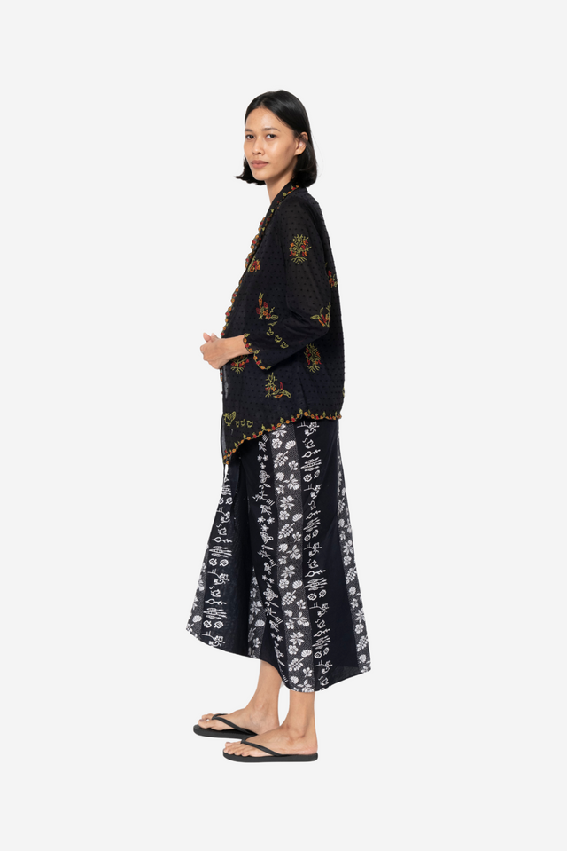 "Sejauh Mata Memandang X Dian Sastrowardoyo" "Tumbuh" - Embroidered Kebaya Encim