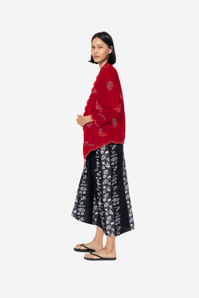 "Sejauh Mata Memandang X Dian Sastrowardoyo" "Tumbuh" - Kebaya Encim