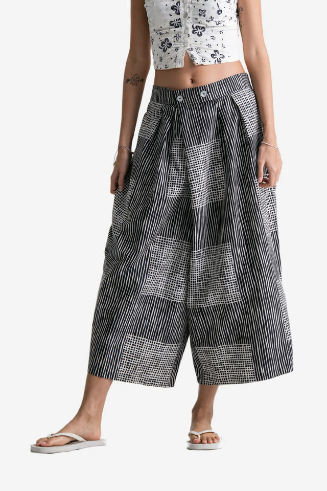 "Lapis" - Two Buttons Midi Pants