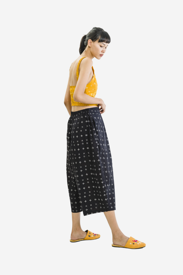 "Wiji" - Two Buttons Midi Pants