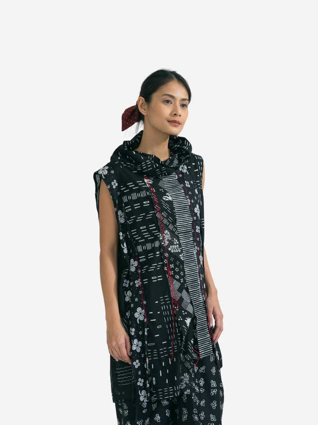 “Nada” - Sleeveless Blouse