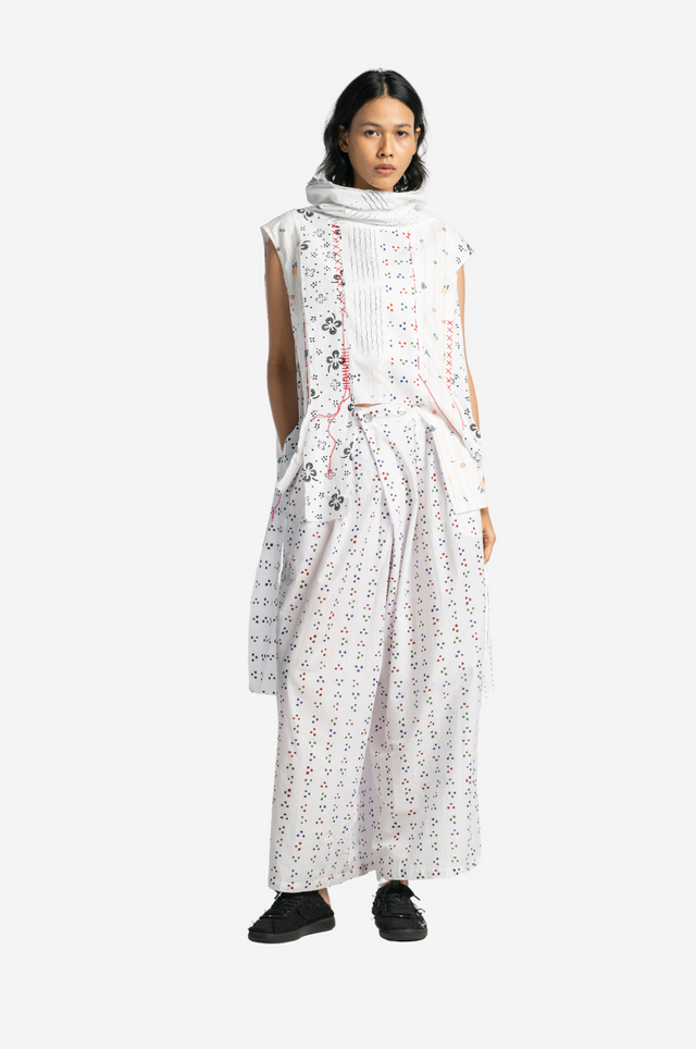 “Nada” - Sleeveless Blouse