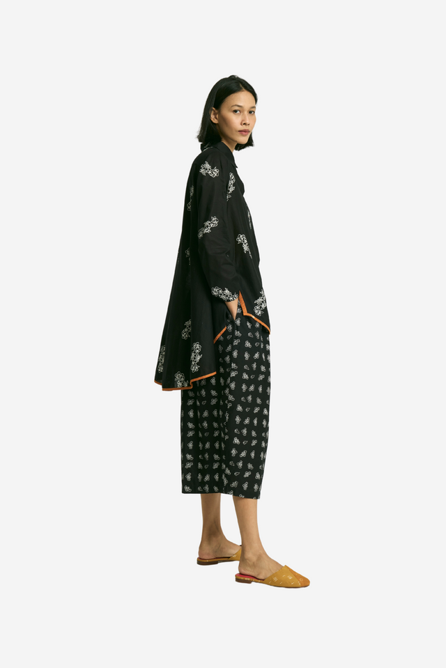 "Untaian Bunga" - Baju Chandra