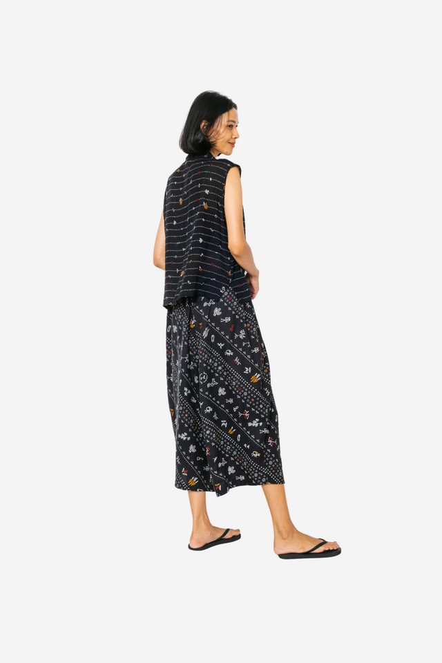 "Sejauh Mata Memandang X Dian Sastrowardoyo" "Tumbuh" - Padma Sleveless Shirt