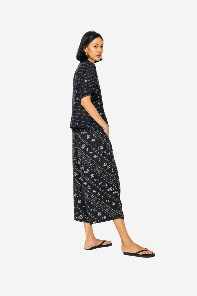 "Sejauh Mata Memandang X Dian Sastrowardoyo" "Tumbuh" - Padma Shirt