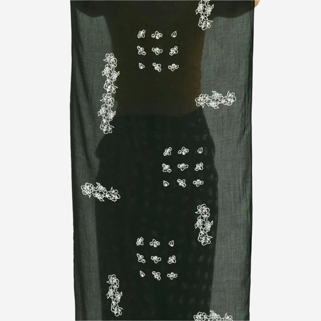 "Untaian Bunga Pencar" - Shawl