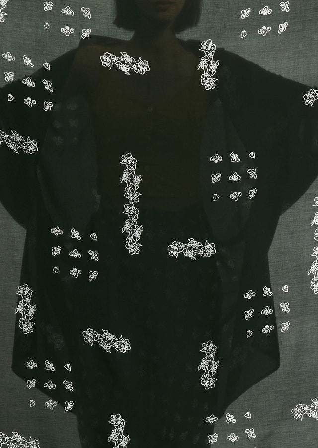 "Untaian Bunga Pencar" - Scarf