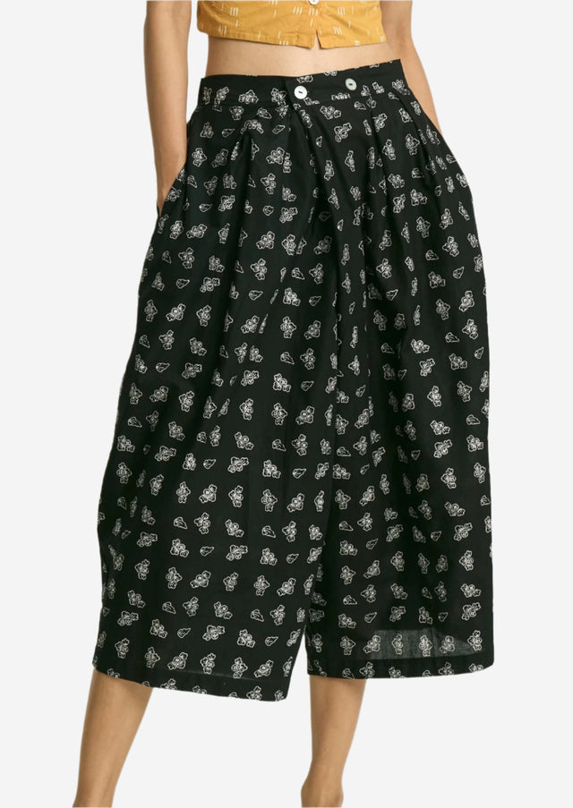 "Bunga Pencar" - Two Buttons Midi Pants