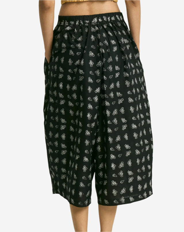 "Bunga Pencar" - Two Buttons Midi Pants