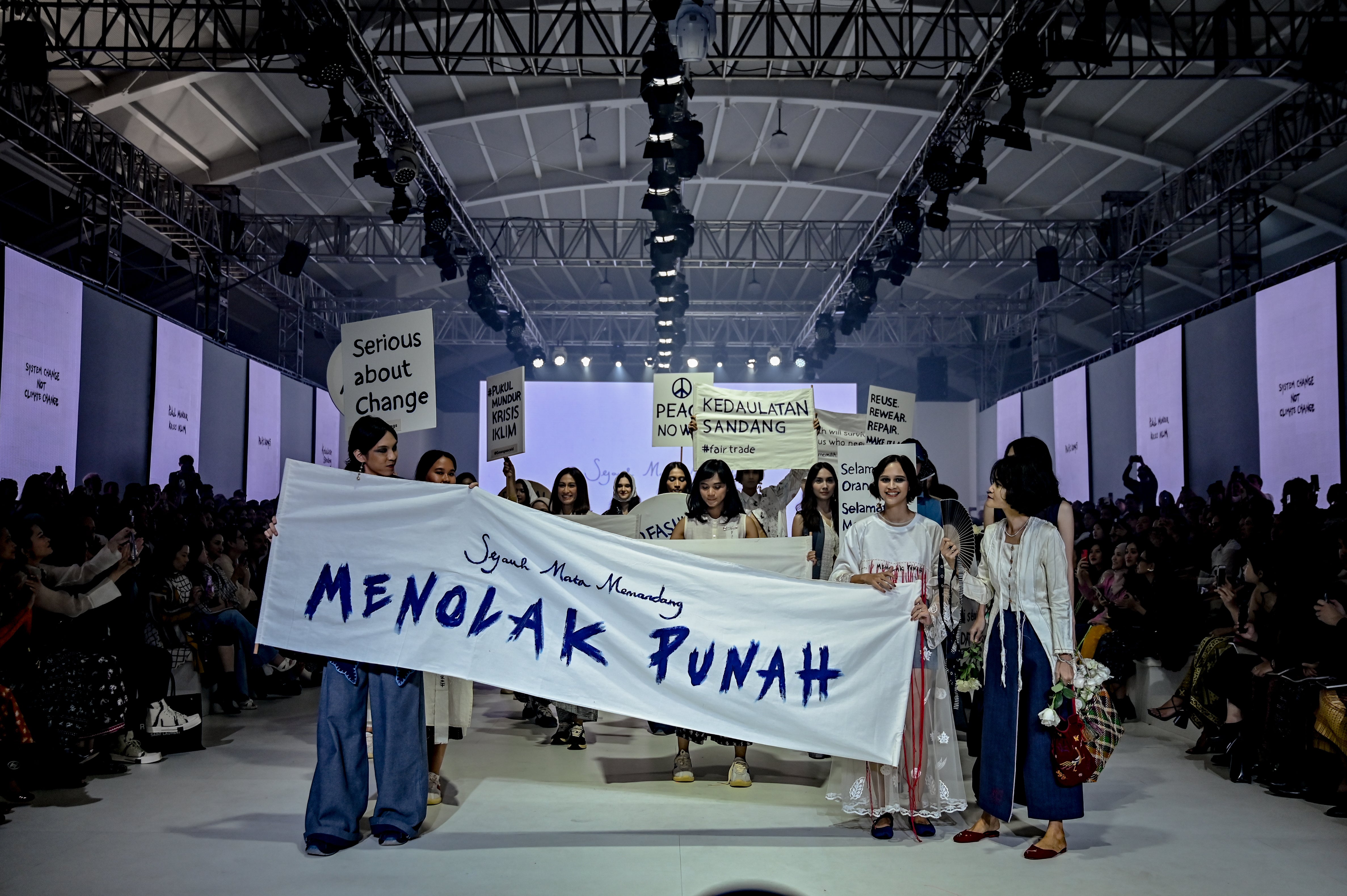 Sejauh Mata Memandang Unveils "TARUM" Denim Collection at Jakarta Fashion Week 2024