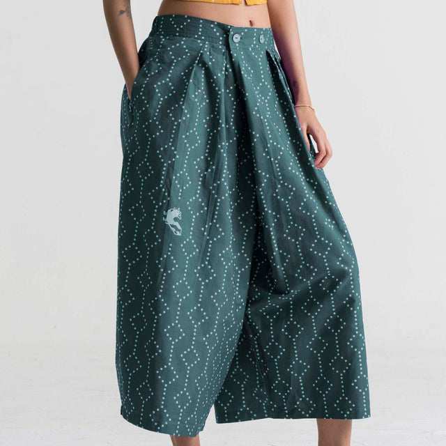 "Nitik Ayam" - Two Buttons Midi Pants