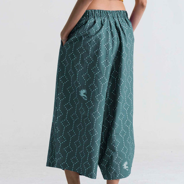 "Nitik Ayam" - Two Buttons Midi Pants